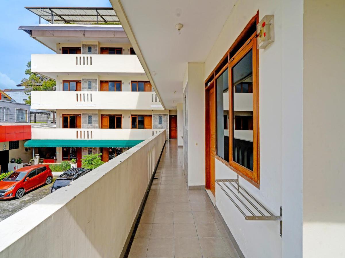 Oyo 1699 Verona Residence Bandung Exterior foto