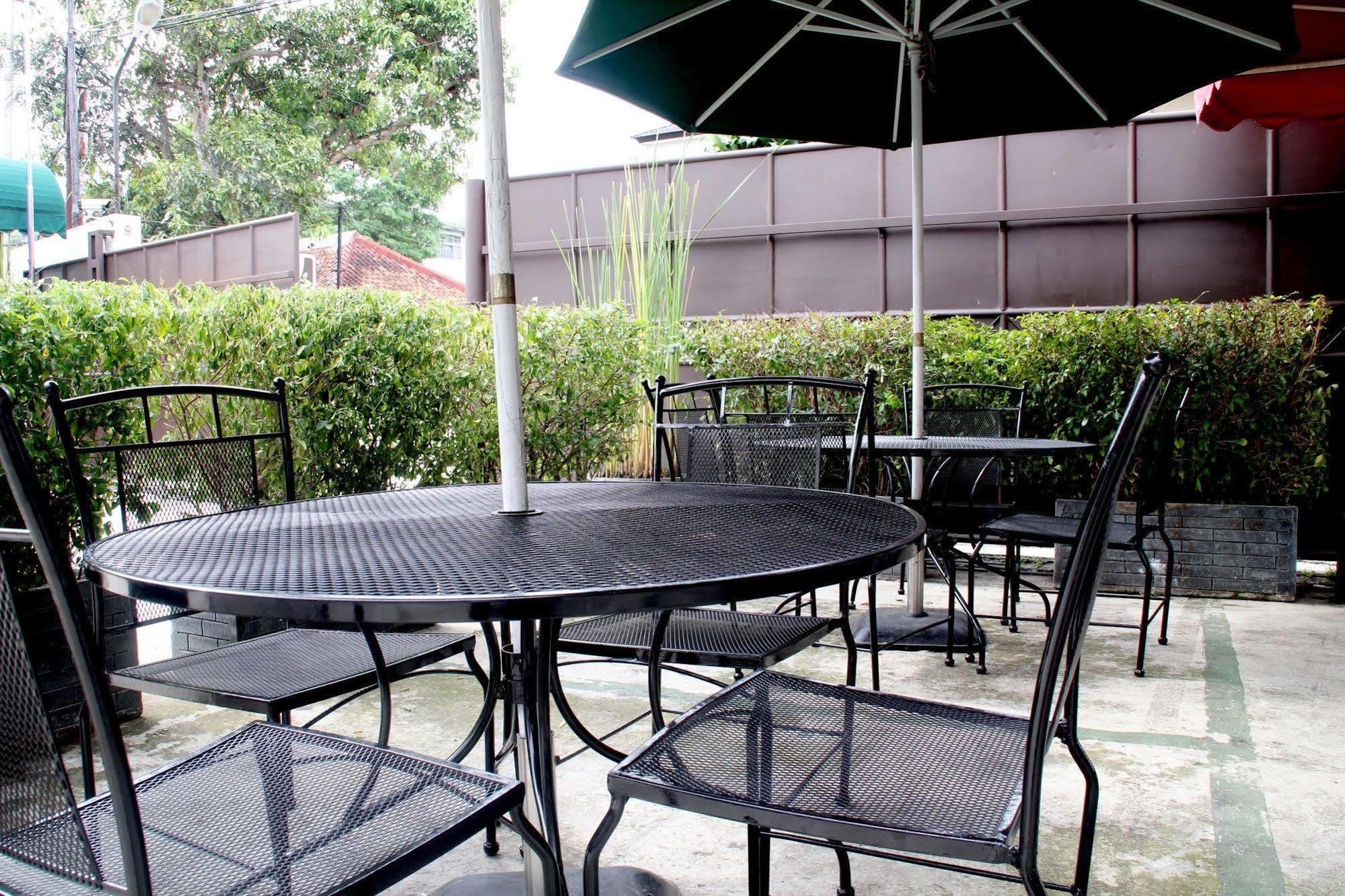 Oyo 1699 Verona Residence Bandung Exterior foto
